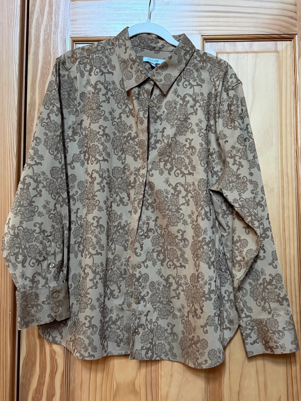 Chico's no iron stretch scroll Jacard long sleeve top, size 3.5